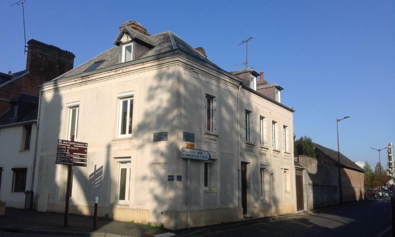 Alex Guest House Dozule Екстер'єр фото